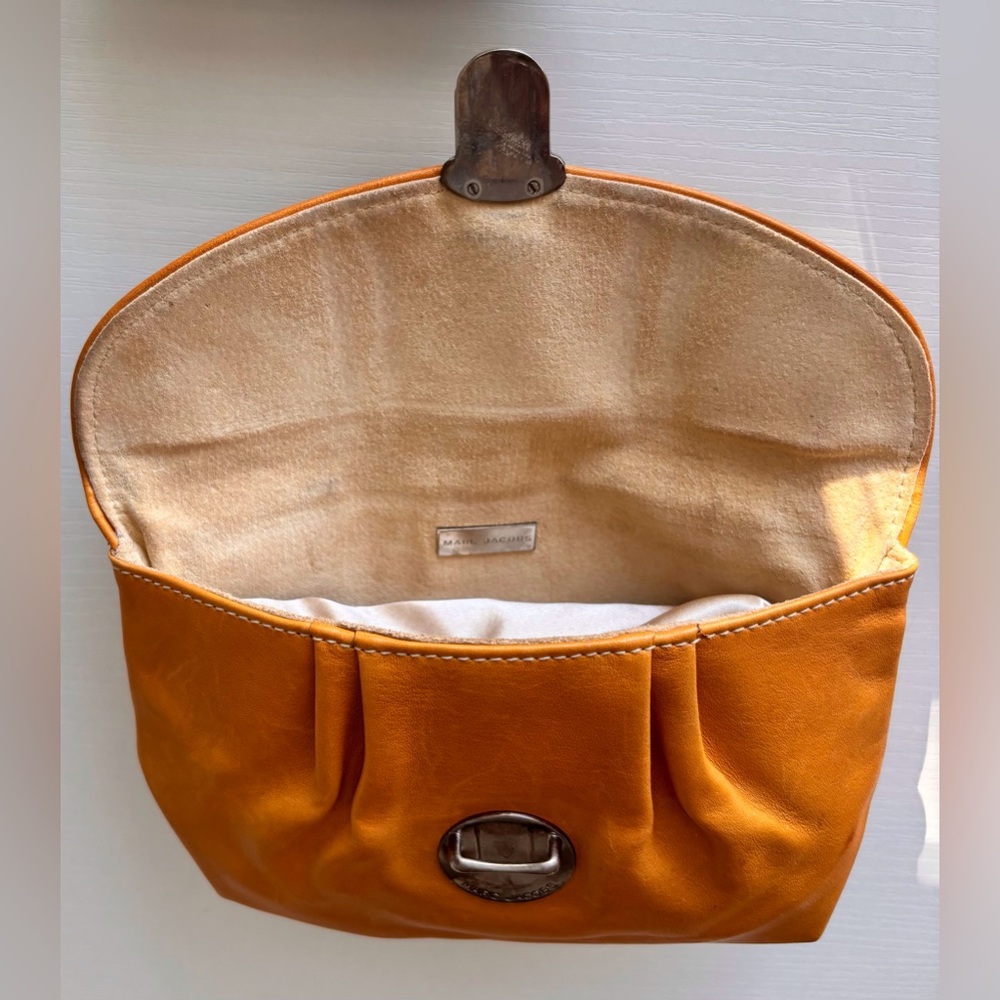 Marc Jacobs Caramel Leather Clutch bag with Silver Metal Hardware - Picture 6 of 14